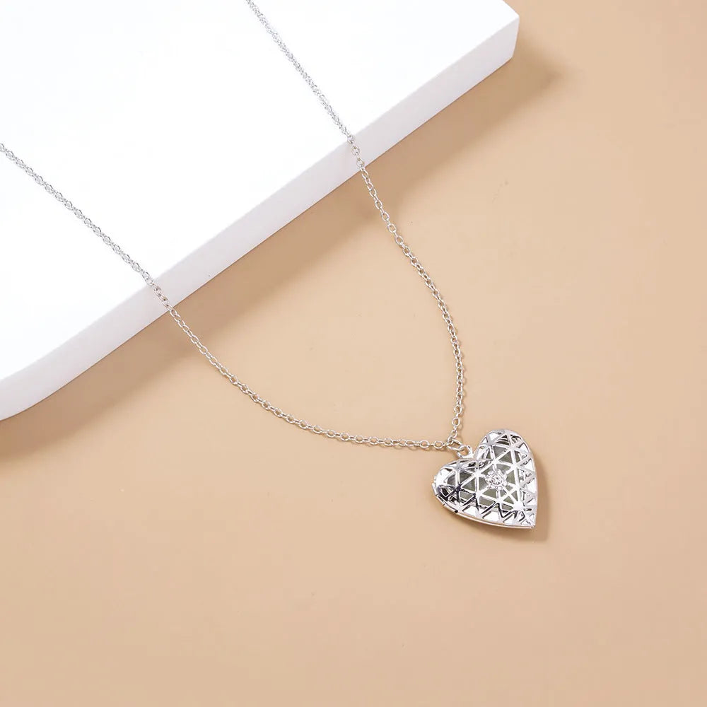 European And American Hollow Luminous Heart Necklace Pendant - Bellarte Enchanté European And American Hollow Luminous Heart Necklace Pendant